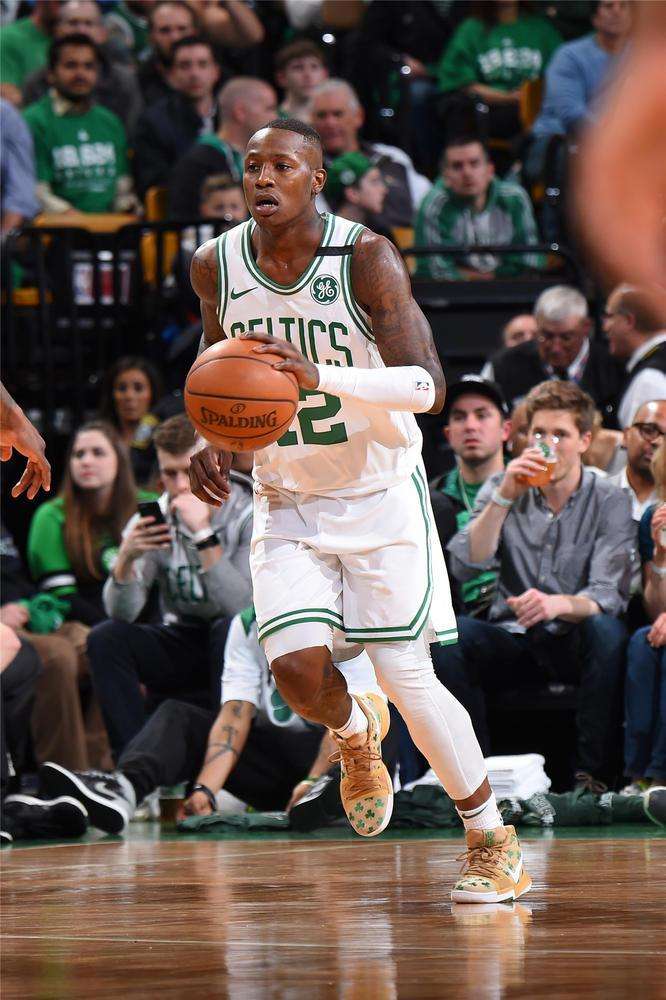 她提供了宝 她提供了宝