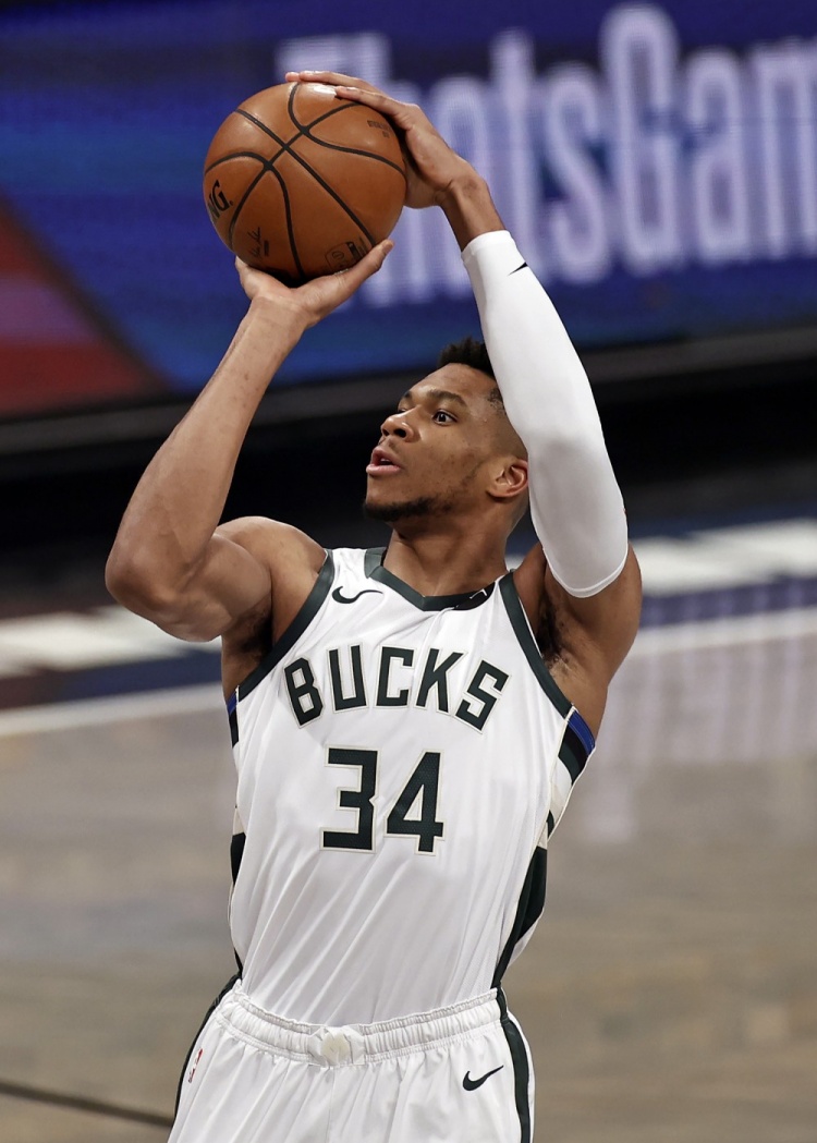 在进攻端 在进攻端